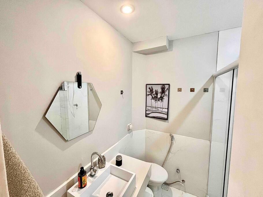 Apartamento Duas Quadras 3 *