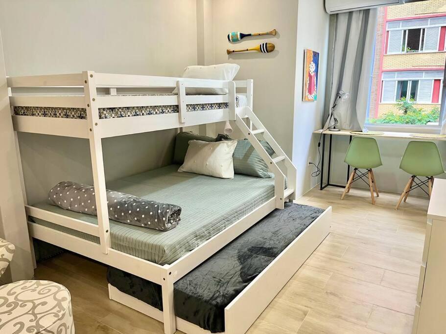 Apartamento Duas Quadras 3 *